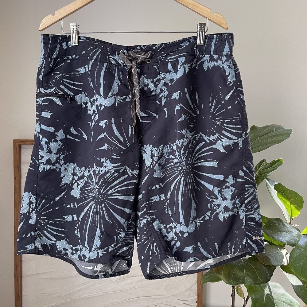 Men's PATAGONIA Navy Blue Floral Swim Trunks Board Shorts Bathing Suit Size 36